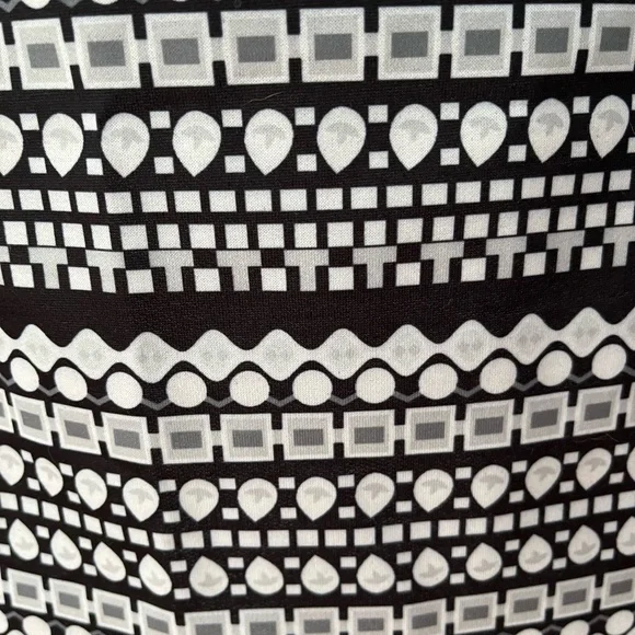 NWT Geometric design dress in black, white gray size Small - Picture 5 of 8
